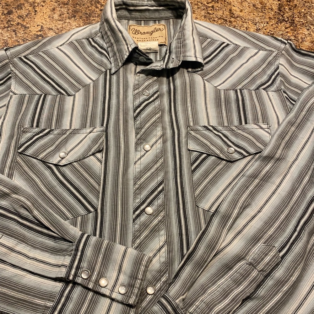 Vintage Wranglers M long sleeve 🐎🌳☘️🐉